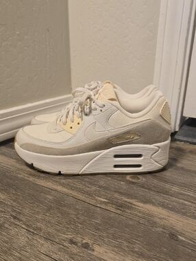 Nike Women’s Air Max 90 Cream & Beige Sneakers 7.5